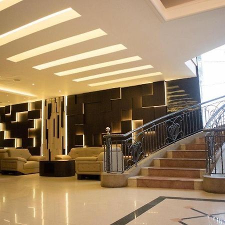 Karlita Hotel Tegal Exterior foto